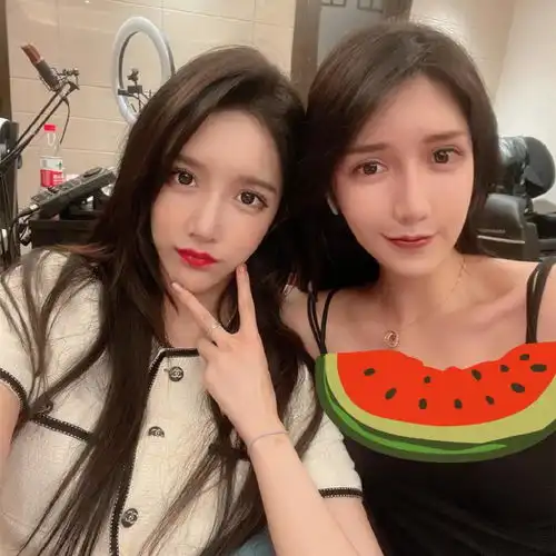 艾比转性登顶热搜,术后秀完美身材引热议,评论区骂声一片