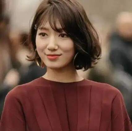 优雅女性2021年穿搭技巧,成熟女性最适合的长发发型