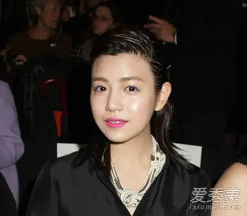 宋慧琳京陈妍希的纯女演员装扮成车祸现场