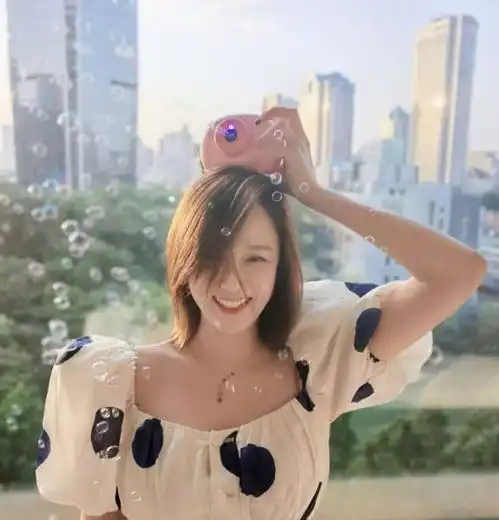 极致的身材管理,可盐可甜的穿搭,让陈乔恩状态回到少女时代