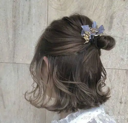 黑发女生气质头像飘飘