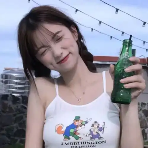 2020最潮最火女生头像陪