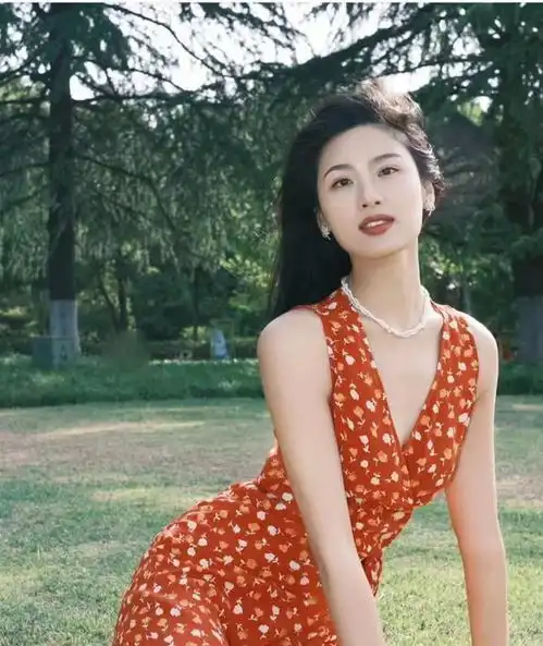 夏日港风穿搭,穿出时髦高级感