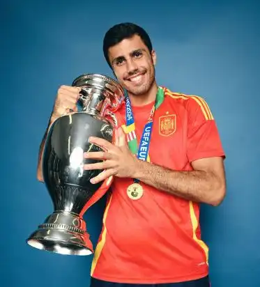 ta记者曼城已经与罗德里完成续约