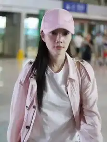 李小璐36岁一身粉色像少女以后和甜馨更像姐妹
