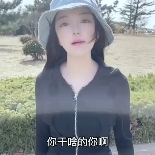 美女一顿狂揍小伙,完事后发现自己搞错,还被小伙叫老阿姨