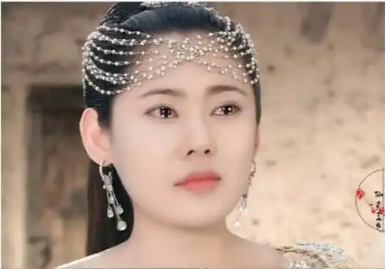 女星珠子头饰,刘诗诗美如画,杨幂仙气飘飘,而她才是我心中的女神