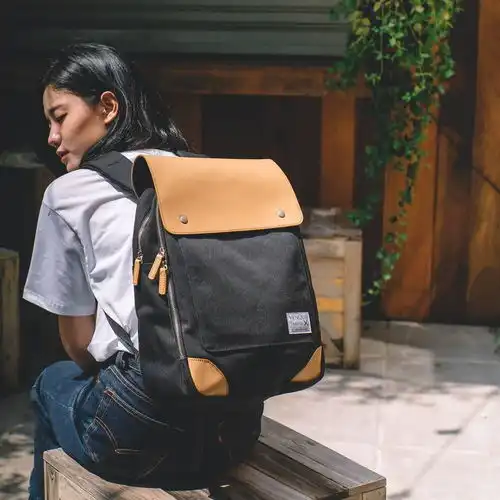 女生背什么色的书包好看