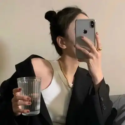 2021霸气女生真人头像超酷手机挡脸等到黑夜翻面之后会是新的白昼