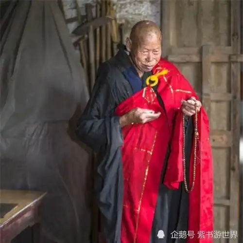 得道高僧释觉定一件衲衣穿43年没换,63年不食油盐,一心向佛