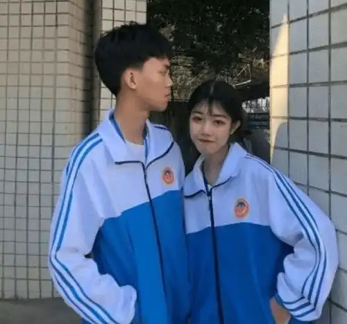 班级里多次恋爱的女生,不是颜值多出众,但是深受男生关注和喜欢