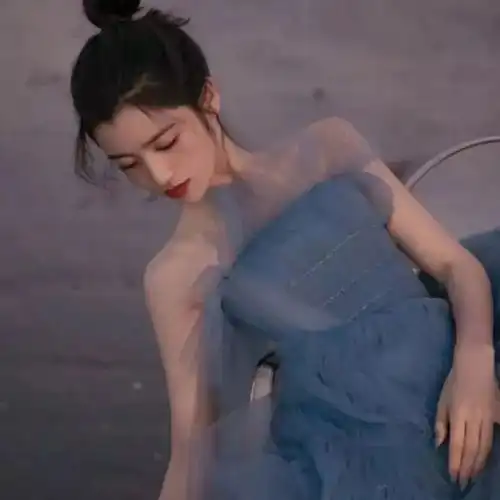 真人女生头像听山河把春风酿成千言万语,吹过旧人故里