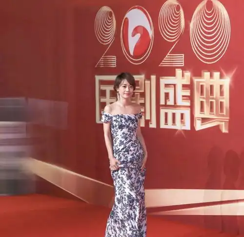 国剧盛典女明星红毯秀各大女星争奇斗艳,个个美艳冻人