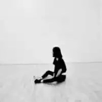 简单白底女生头像要有点高冷不要太萌