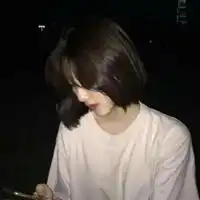 短头发女生qq头像