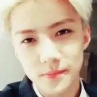 大眼睛剪刀手微信头像