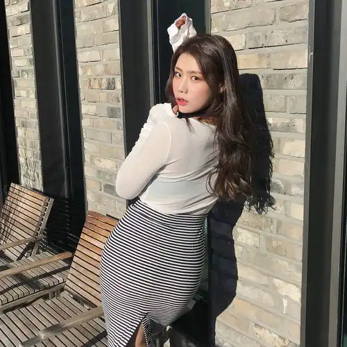 韩国美女模特金雅珠,凹凸身材引人注目