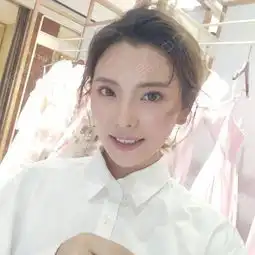 前两天看到一个wsc骑电动车载着一个美女的视频,看到...磨骨悦美整形