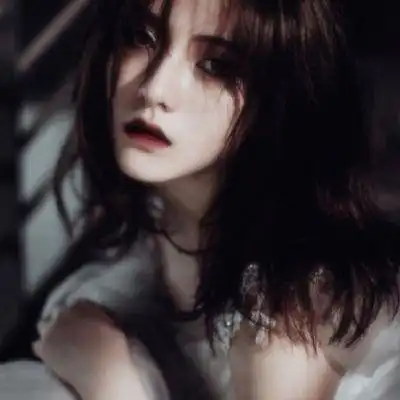 丧到极致的头像女带血不