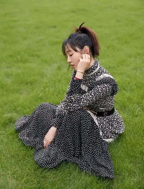 碎花头像女白百何