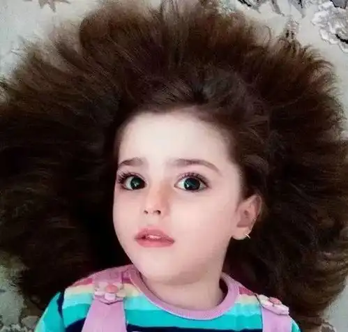 8岁女娃被封全球最美女童,美到爸爸辞职当贴身保镖视频