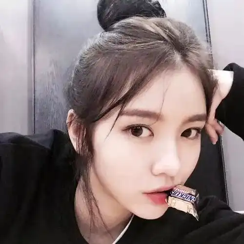女头部位头像短发毫无意