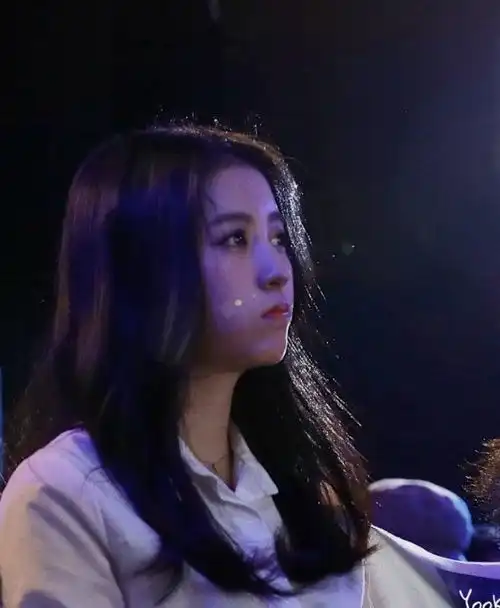 更新周雨彤头像甜酷小周腾讯新闻