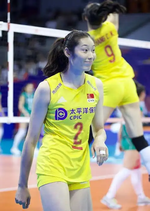 中国女排迎来好消息,朱婷现身赛场,手术恢复不错,世锦赛或回归
