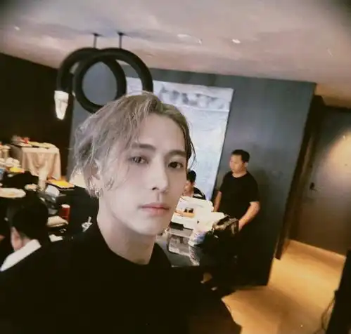 嘎嘎好刚黑粉留言挑衅王嘉尔不惯着直接正面反怼