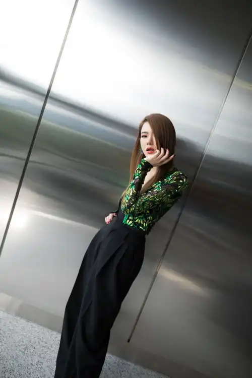 李承铉戚薇结婚六周年,女儿那么可爱,两个人也太恩爱了吧