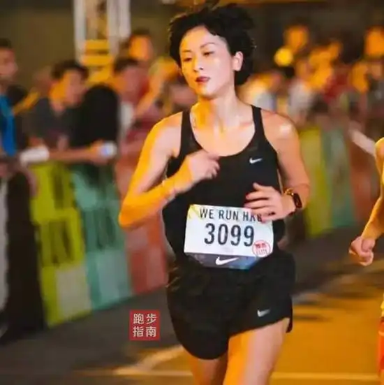 徐濠萦别人眼中的坏女孩用跑步开启最美人生