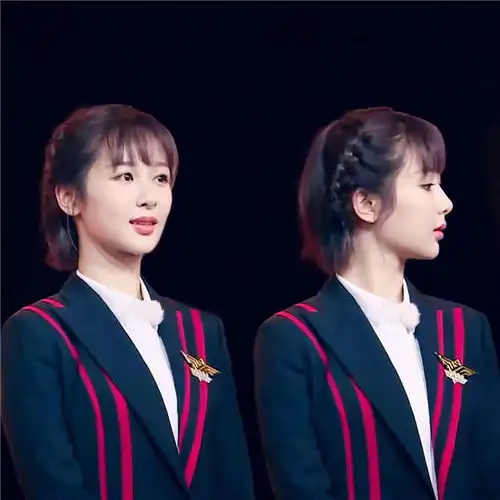 杨紫晒拍立得照,身穿高中校服清纯可人,28岁扮高中生毫不违和