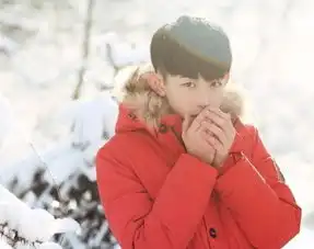 关晓彤新生报到超兴奋晒学生证搞怪卖萌