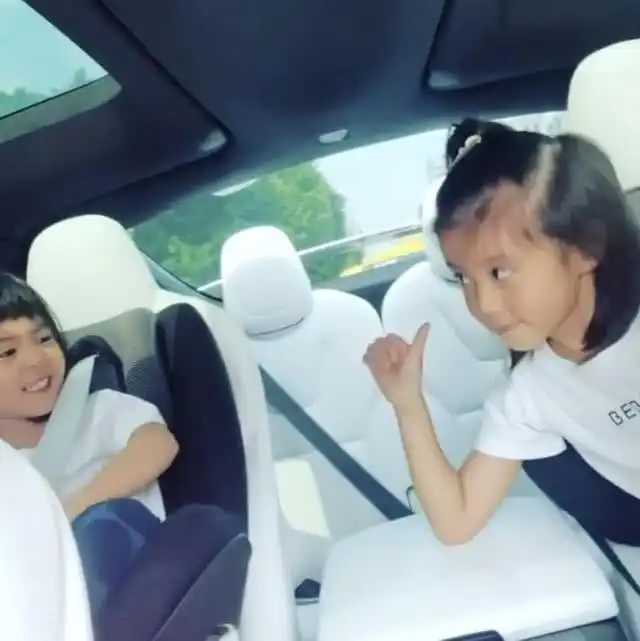 咘咘教波妞识数超认真,姐妹击掌庆祝,贾静雯夸女儿是有爱的老师