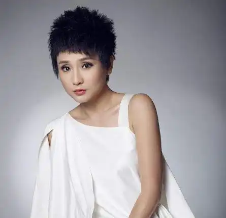 女生白色简约头像蒋雯丽