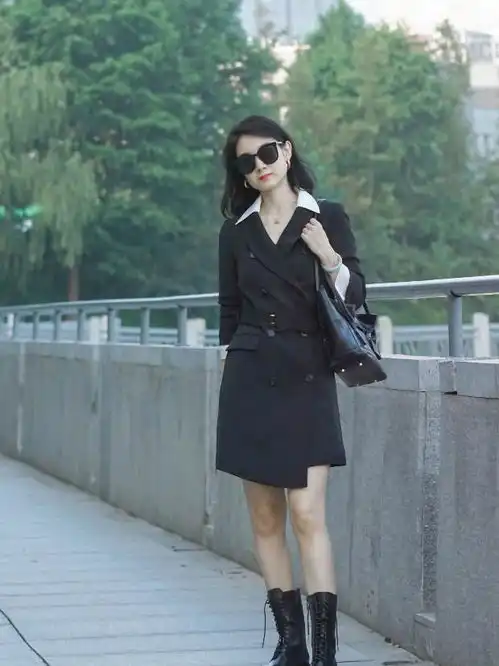 腿粗和屁股大的女人,多穿这3种裙装吧遮肉显瘦有气质