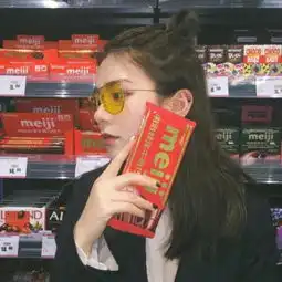 时尚霸气女生微博头像2018精选你瞎啊撞我心上来