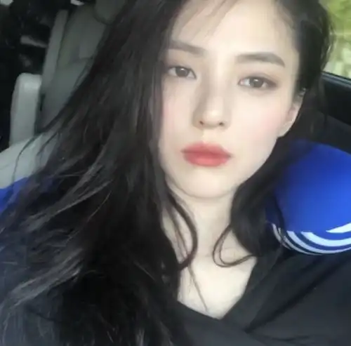 求黑色长发美女头像