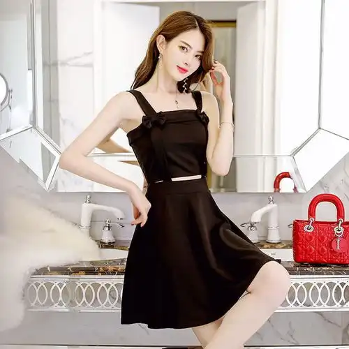 百变女王的美搭吊带连衣裙,提升气质必备美物,时髦不过时