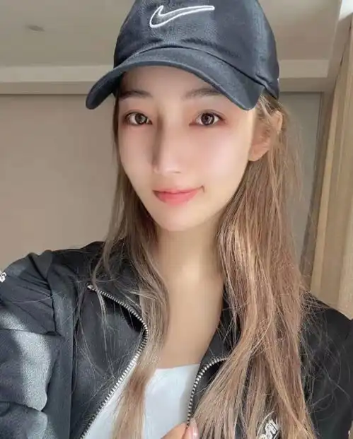 都美竹好友曝吴亦凡恋情,对女友冷暴力致抑郁,某网红却发声力挺