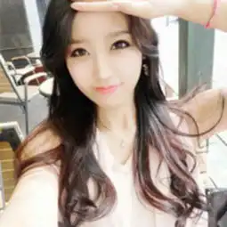 招烧烤店女服务员