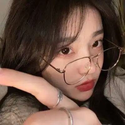 网易云热评路上遇见前任,她竟然在学抽烟,我喊了一声,吓得她赶紧