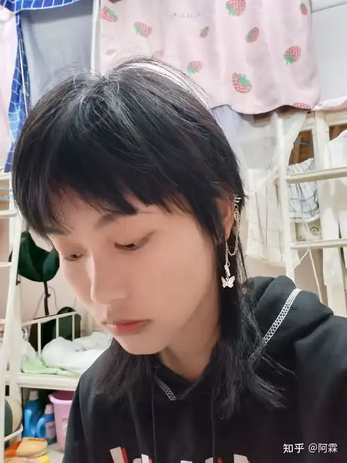 本人是女生,想留狼尾,问一下留过狼尾的妹纸,狼尾适合女生吗或者留狼尾分脸型吗