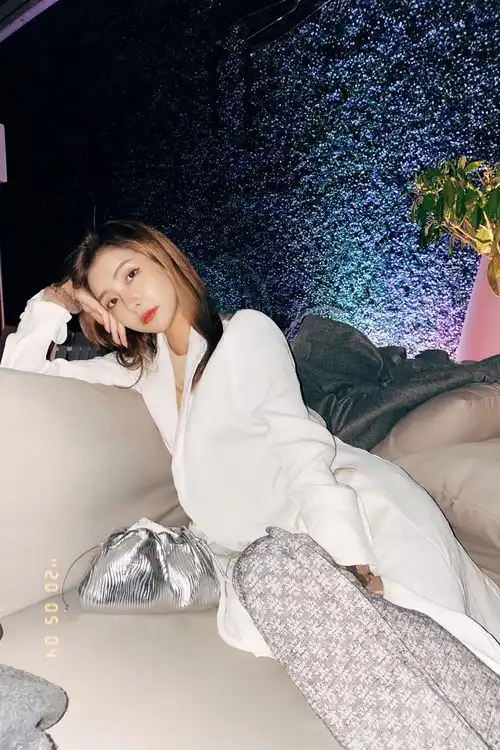 王思聪新女友亮相,前任豆得儿开抖音玩vlog颜值依然能打