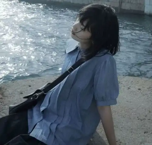 有没有背景是大海的女头