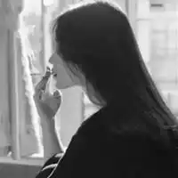 女生抽烟头像黑白中国青