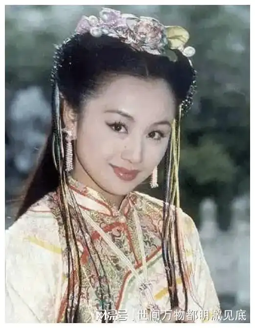 47岁曹颖晒骑马照11岁儿子精致似小女孩继承妈妈大眼睛颜值高