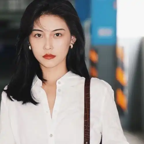 港里港气的女生头像