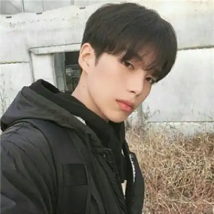 快手吸引人头像图片,有点搞怪长的很帅气的男生