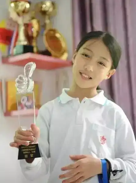她12岁闯入世界街舞前四强,却曾经靠捡破烂支撑梦想